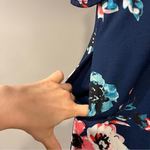 Floral cold shoulder short sleeve loose fit dress size medium - Picture 4 of 12